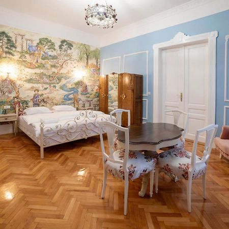 Aesthetic Pleasure - Central Downtown Apartments Oradea Εξωτερικό φωτογραφία