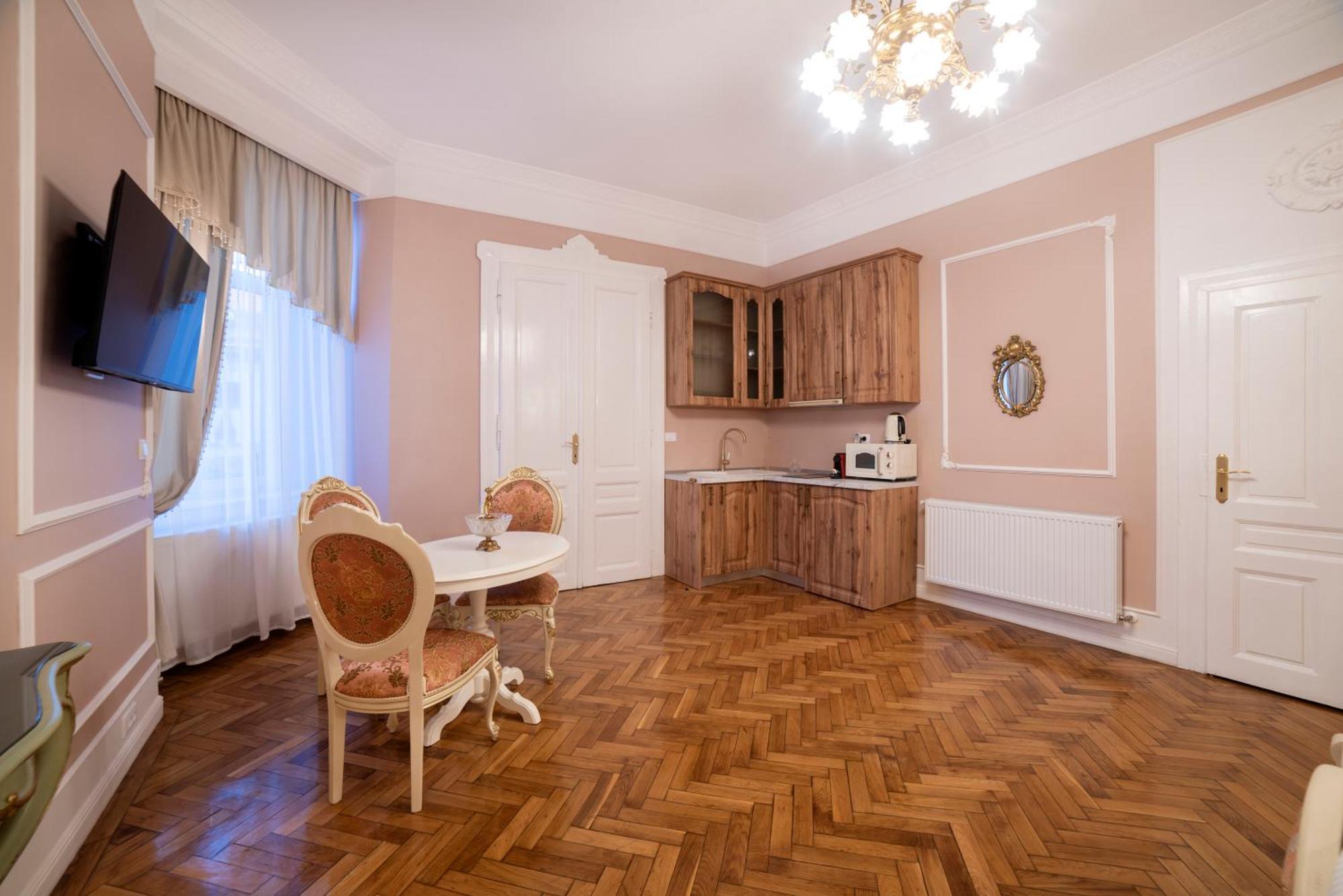 Aesthetic Pleasure - Central Downtown Apartments Oradea Εξωτερικό φωτογραφία
